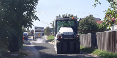 Baigiami asfalto dangos atstatymo darbai  Visorių Sodų gatvėje