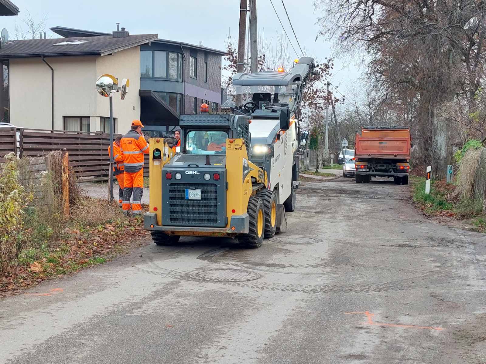 Kova su duobėmis asfalte